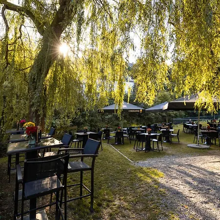 뒤 커머스 4* 호우팔리제