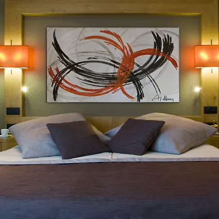 뒤 커머스 4* 호우팔리제